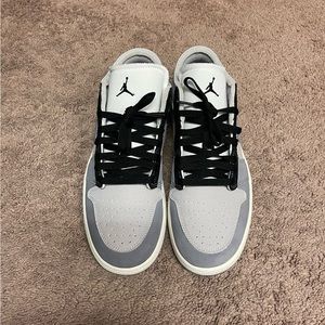 Nike Air Jordan One Low SE Craft Size 9 “Cement Grey”